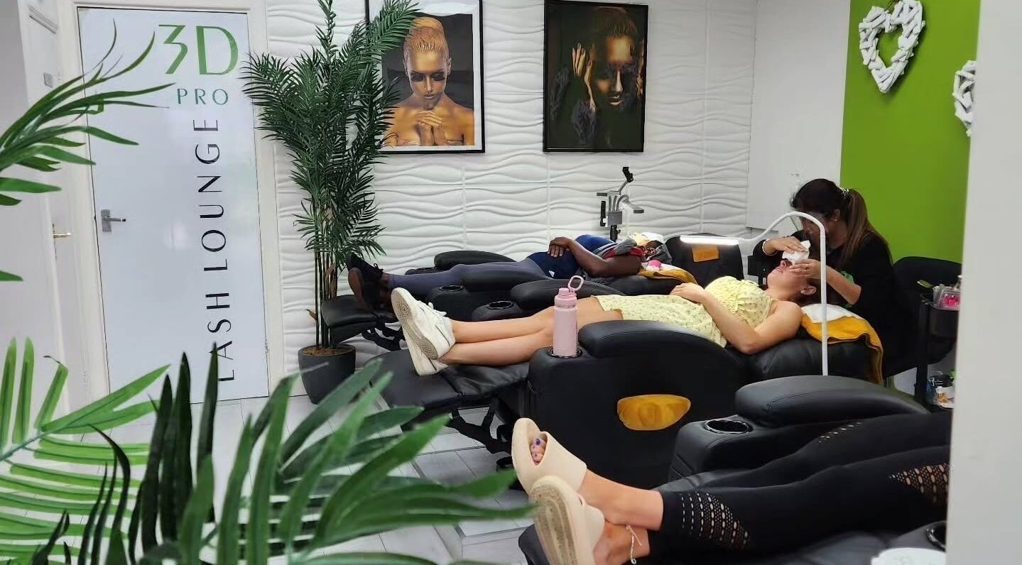 Relaxing lash treatment at 3D PRO LASHES ACADEMY, Bournemouth, England, GB with lush greenery and cozy chairs.