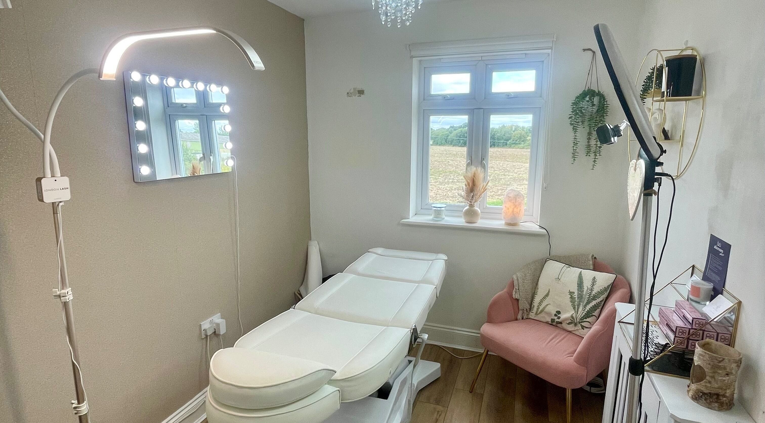 Chic treatment room at Heidi Turner Beauty, Paddock Wood, England, featuring stylish decor and a cozy ambiance.