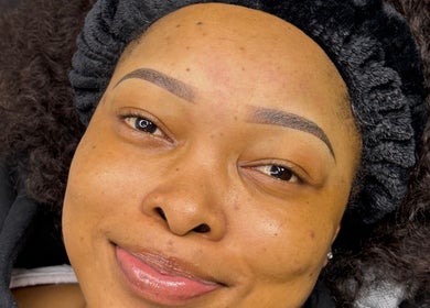 Perfectly shaped eyebrows at Niceglamebynicole in Randburg, ZA showcasing expert beauty services.