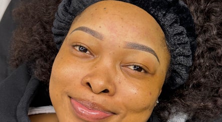 Perfectly shaped eyebrows at Niceglamebynicole in Randburg, ZA showcasing expert beauty services.