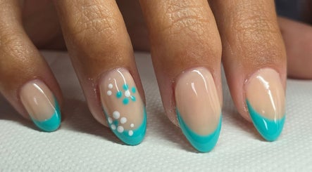 Luna Nails (Cowies Hill) изображение 3