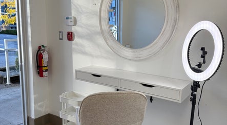 Elegant salon setup at Beauty Zone by YZ in Port Moody, British Columbia, CA, featuring a round mirror and ring light.