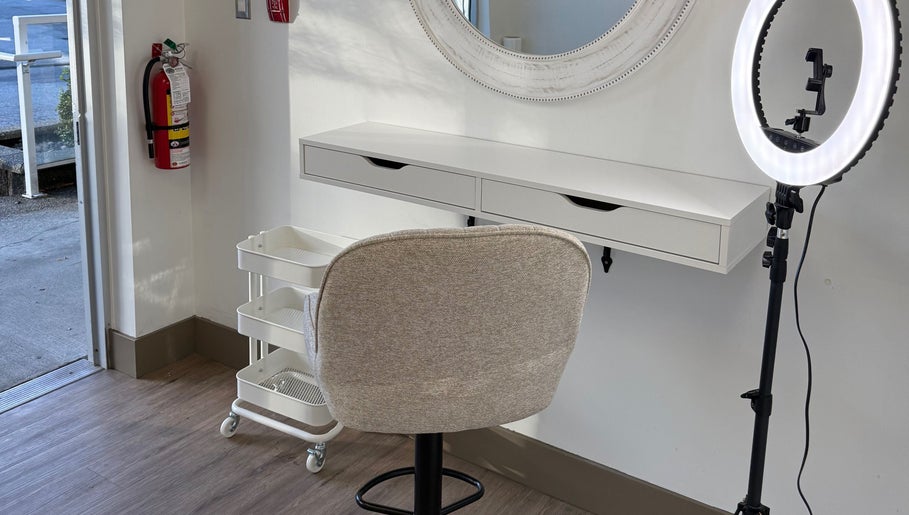 Elegant styling chair and ring light at Beauty Zone by YZ, Port Moody, British Columbia, CA.