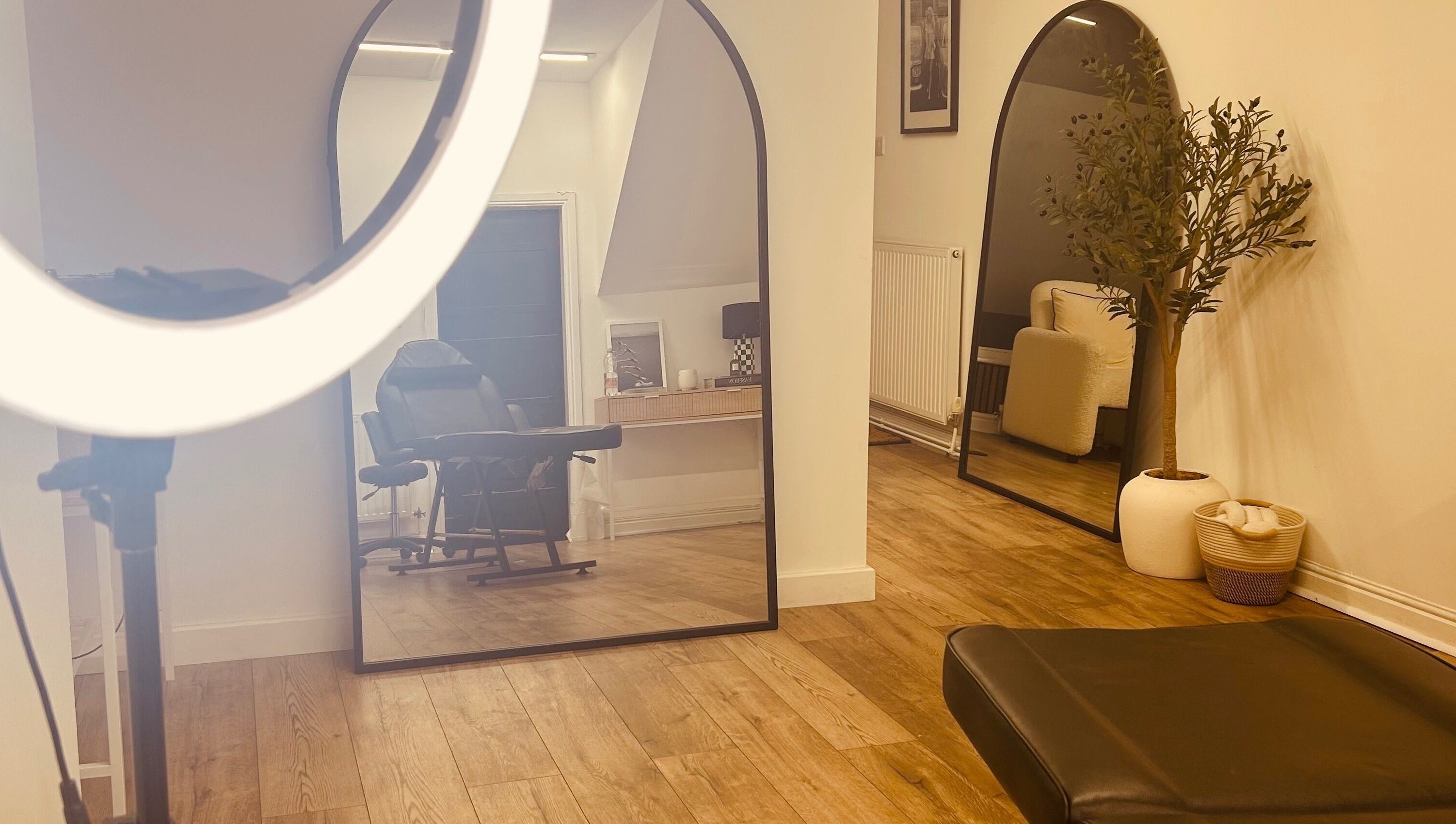 Calming treatment room at Lj Skin & Aesthetics Clinic, Oswestry, England, GB with mirrors and ambient lighting.
