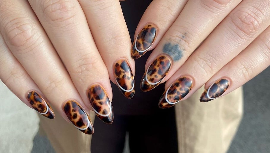 S L Nails image 1