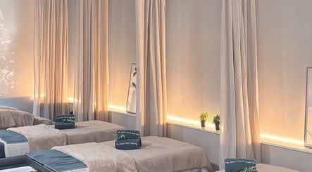 Luxurious spa beds at The Sense Head + Scalp Spa-Mountain View, Mountain View, California, US.