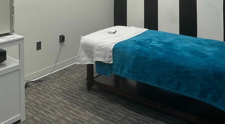 Jenny's Therapeutic Massage & Spa (Oasis Office) image 2