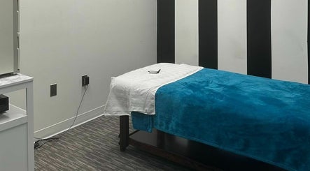 Jenny's Therapeutic Massage & Spa (Oasis Office) imaginea 2