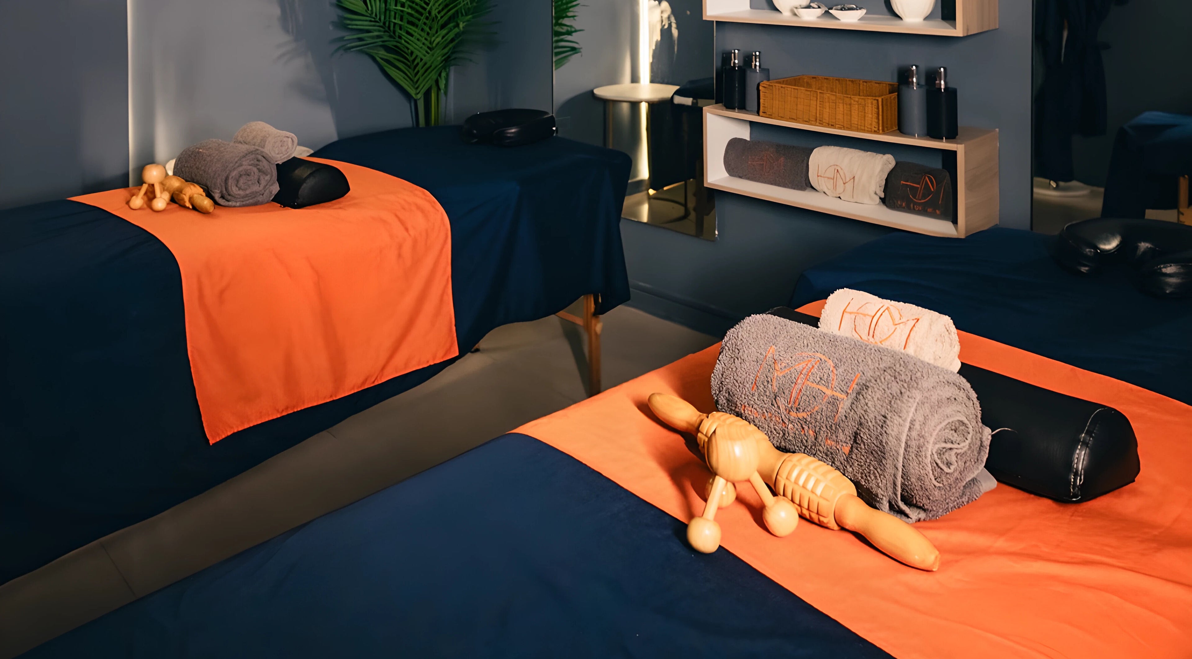 Relaxing massage room at Hom Spa Cartagena, Cartagena, Bolívar, CO, featuring cozy treatment tables.