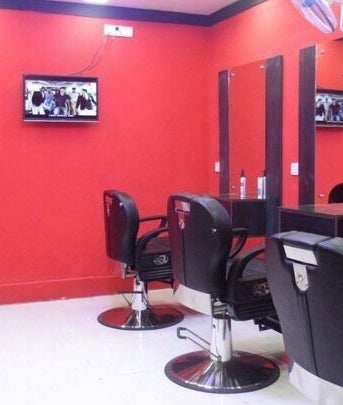Max Salon image 2