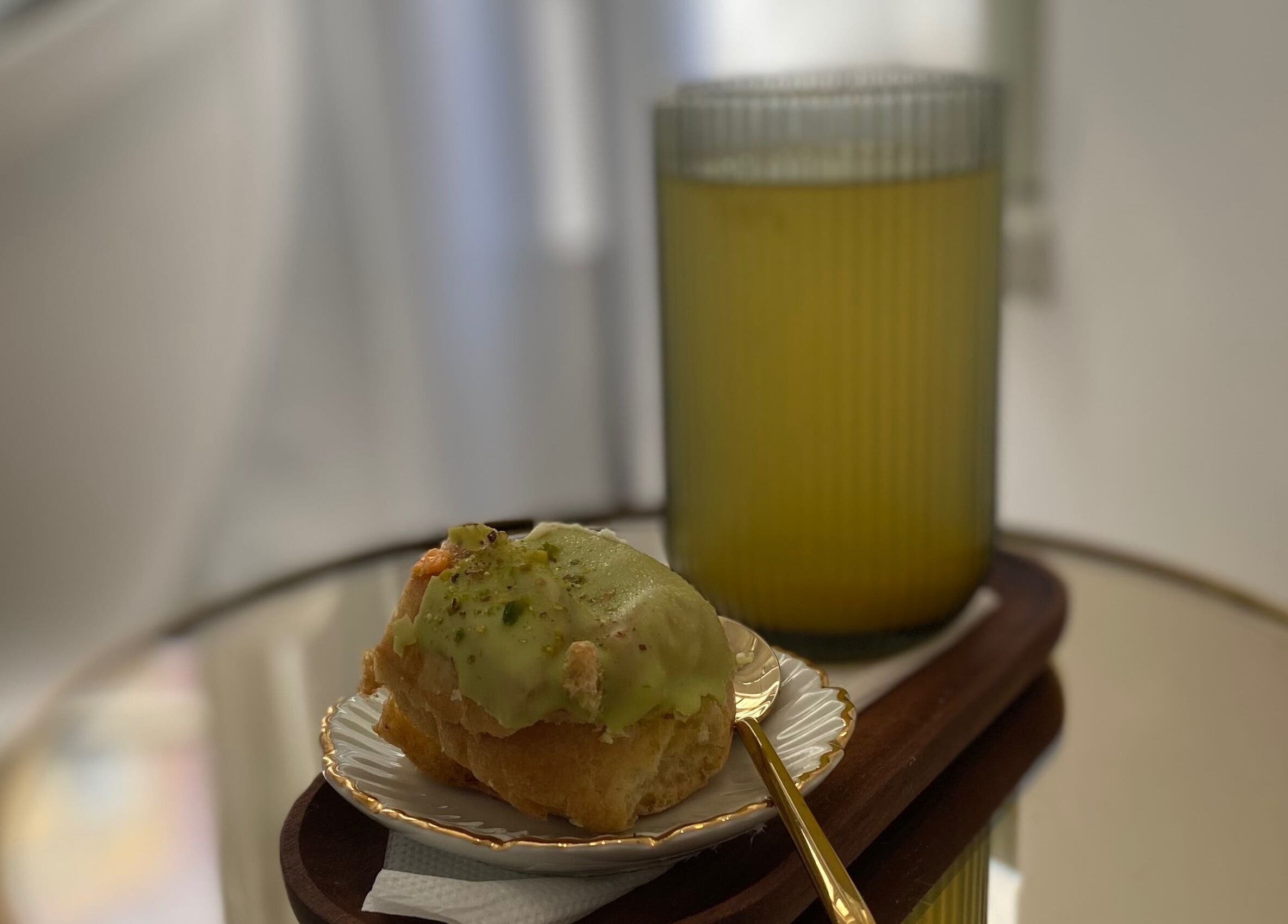 Dezert a nápoj v Nechtové štúdio Vikinails, Bratislava, Bratislavský Kraj, SK.