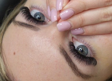 Stunning eyelash extensions done at Sage Beauty Bar in Abbotsford, British Columbia, CA.