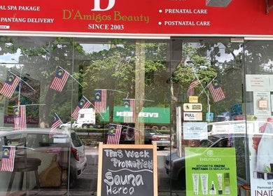 Front view of D'Amigos Beauty Spa and Salon Muslimah, Changlun, Kedah, MY displaying promotions.
