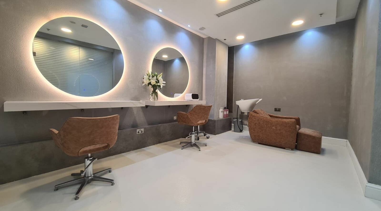 Modern styling chairs and mirrors at Grafton Salon, Dubai, AE, offering a luxurious beauty experience.