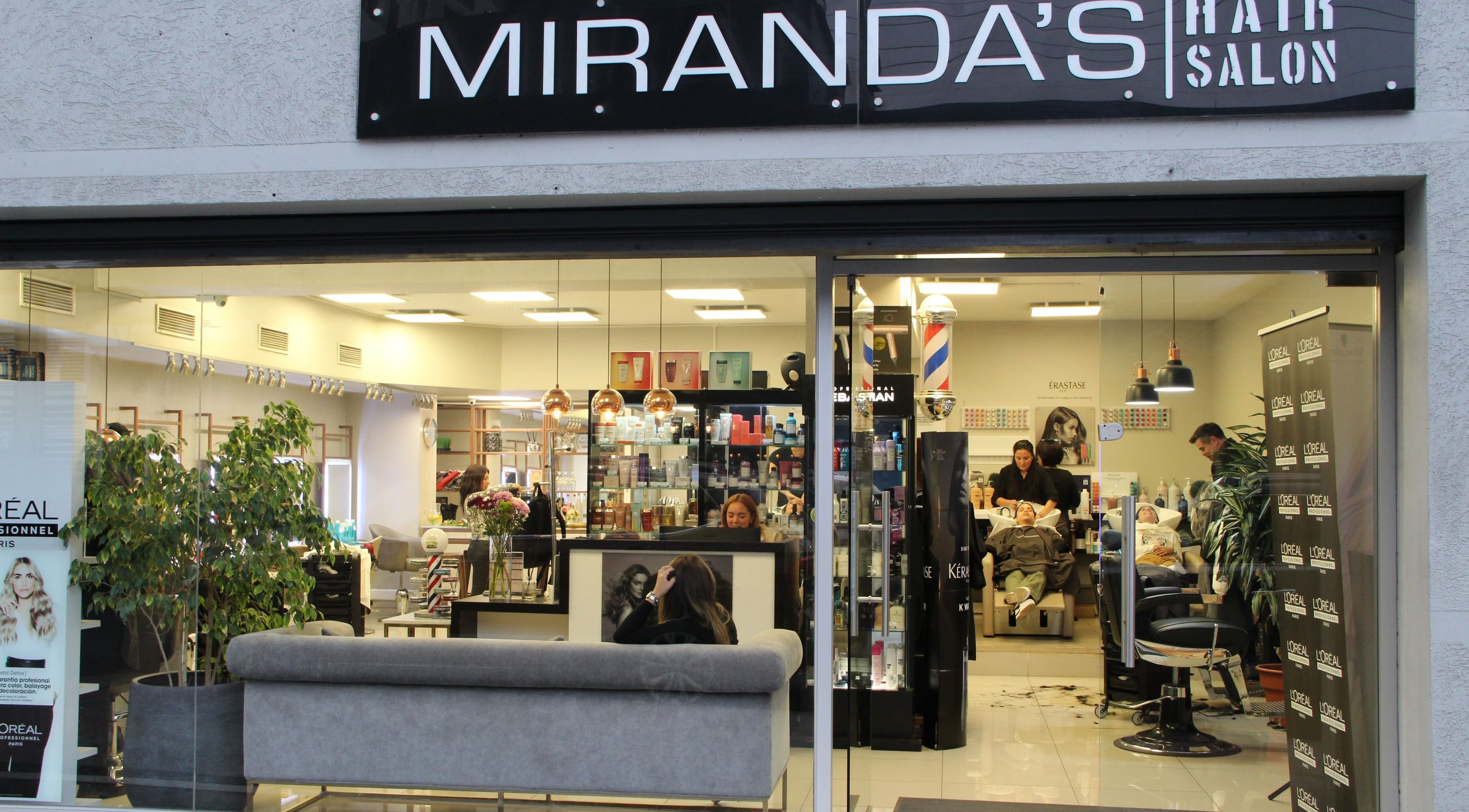 MIRANDAS Hair Salon en Antofagasta ofrece servicios de belleza y bienestar en un entorno moderno y acogedor.
