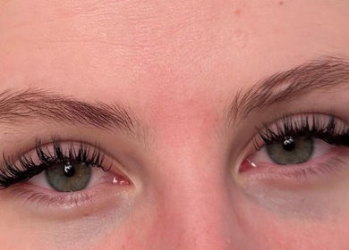 Close-up of elegant eyelash extensions at Charrpillbeauty, Harrogate, England, GB.