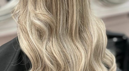 Mobile Hair Extensions Wirral – kuva 3