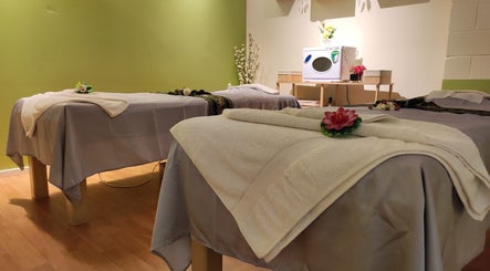 Cozy massage tables with floral adornment at Panwa Massage and Therapy, Auckland, NZ.