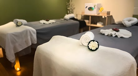 Tranquil massage room at Panwa Massage and Therapy, Auckland, Auckland, NZ with neatly prepared tables.