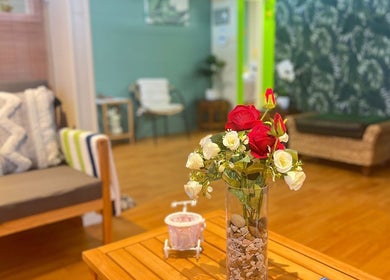 Cozy lounge with floral decor at Panwa Massage and Therapy, Auckland, Auckland, NZ.