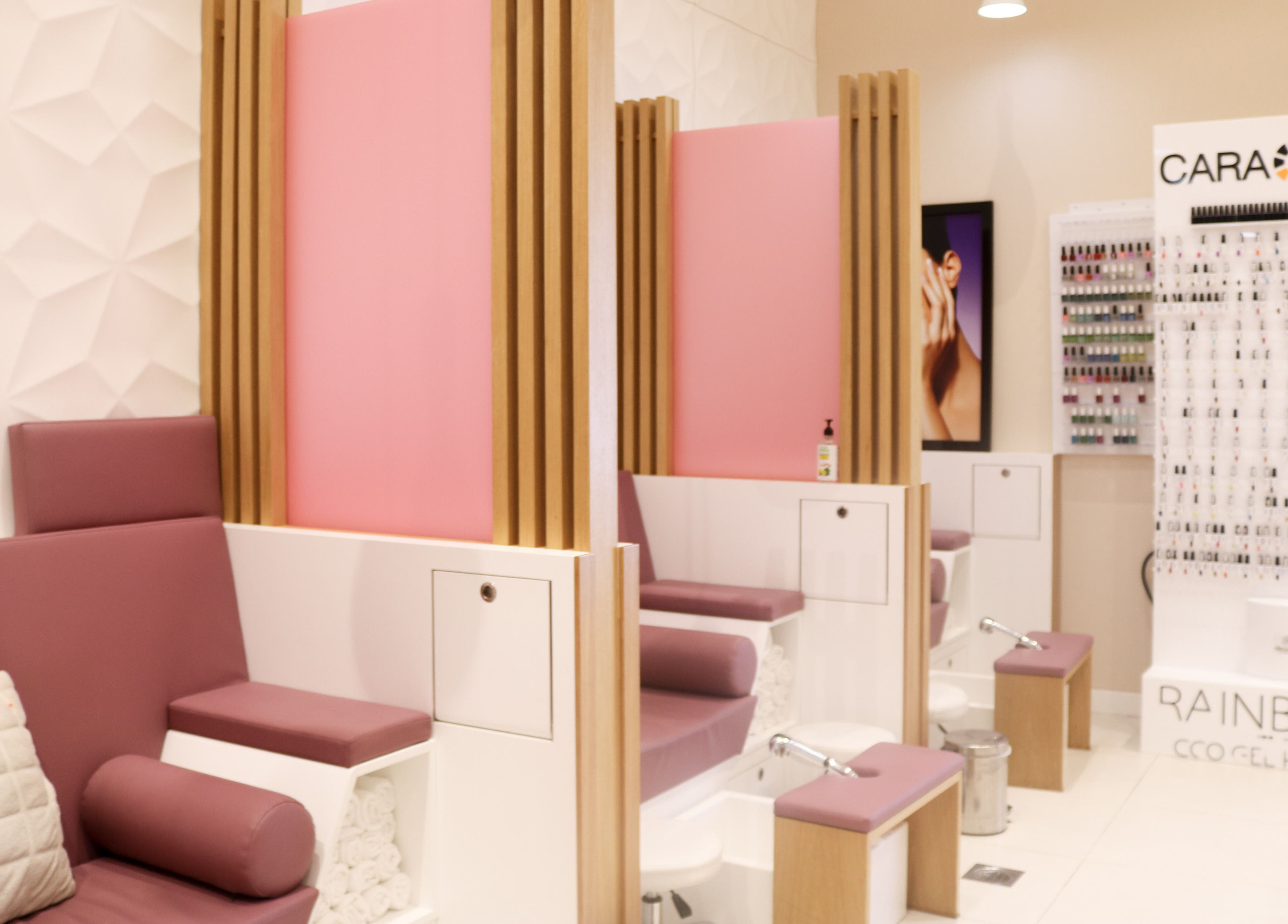 Elegant seating at Happy Nail and Spa, Dubai, Dubai, AE, showcasing stylish nail care stations.
