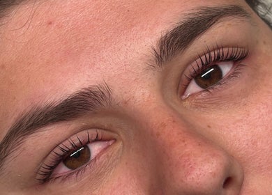 Beautifully groomed eyebrows at Aleighas Beauty, Guildford, England, GB, showcasing expert beauty treatment.