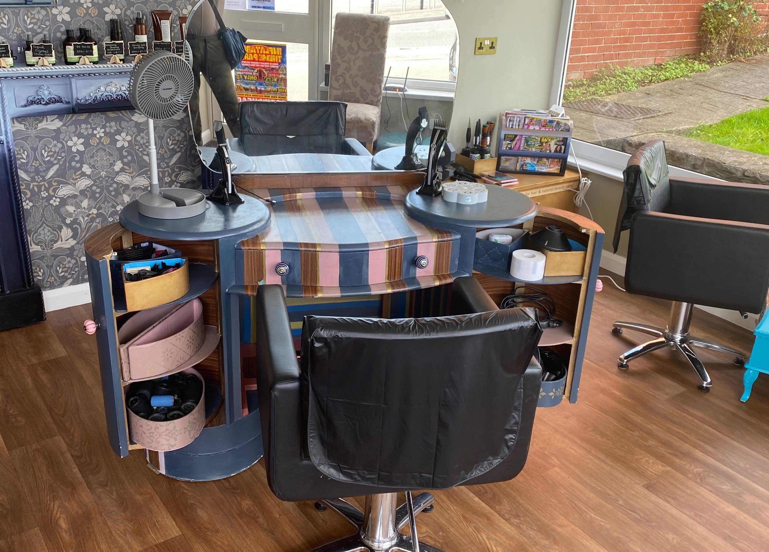 Stylish hair styling station at Hot Heads Hair Design, Portishead, North Somerset, GB.
