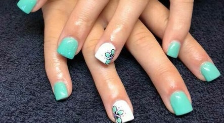 Color Bar Salon  image 2