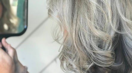 Color Bar Salon  image 3