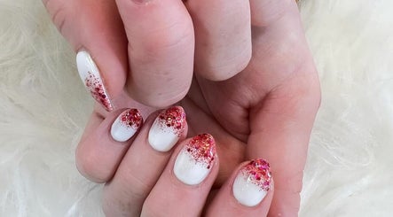 Morphett Vale Nails & Beauty imagem 2