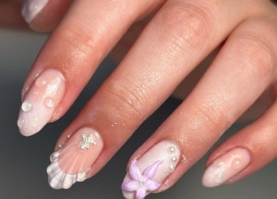 Detailed nail art with floral design at Kirsty’s Nails and Beauty, Chopwell, England, GB.