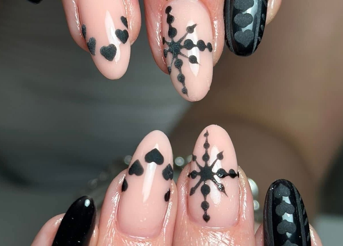 Elegant black and pink nail art at Kirsty’s Nails and Beauty, Chopwell, England, GB.
