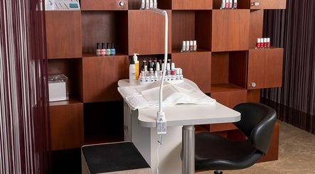 Beautlux Beauty Center image 2