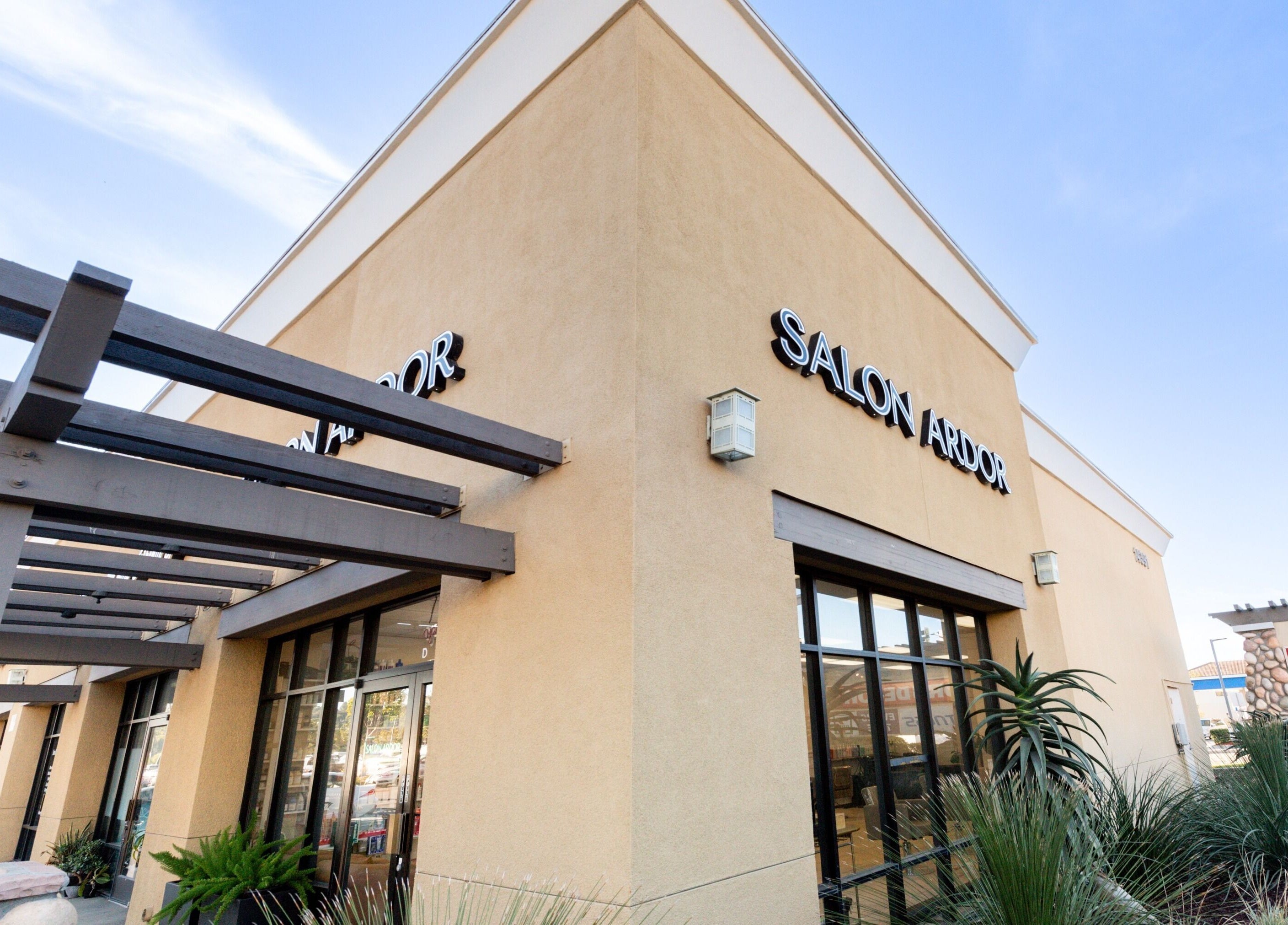 Front view of Salon Ardor in San Diego, California, US, showcasing modern architecture and clear signage.