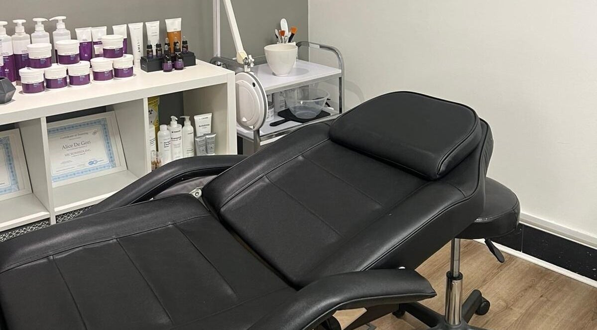 Cozy beauty treatment room at Skimprove with a black recliner in London, England, GB.