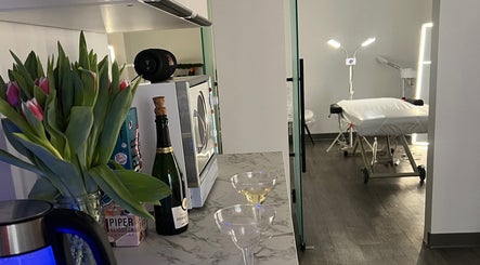 Alexspot24 NYC-Mens Grooming, Mens Waxing & Massage Spa