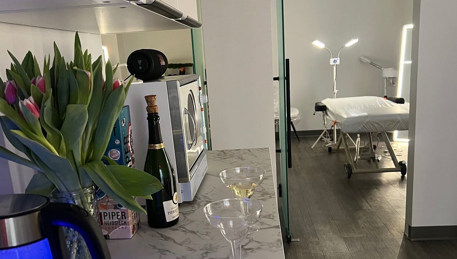 Alexspot24 NYC-Mens Grooming, Mens Waxing & Massage Spa image 1