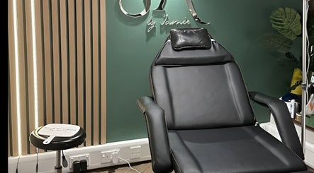 Luxury treatment chair at Smile Aesthetics by Jamie, Cardiff, Wales, GB, offering comfort and style.