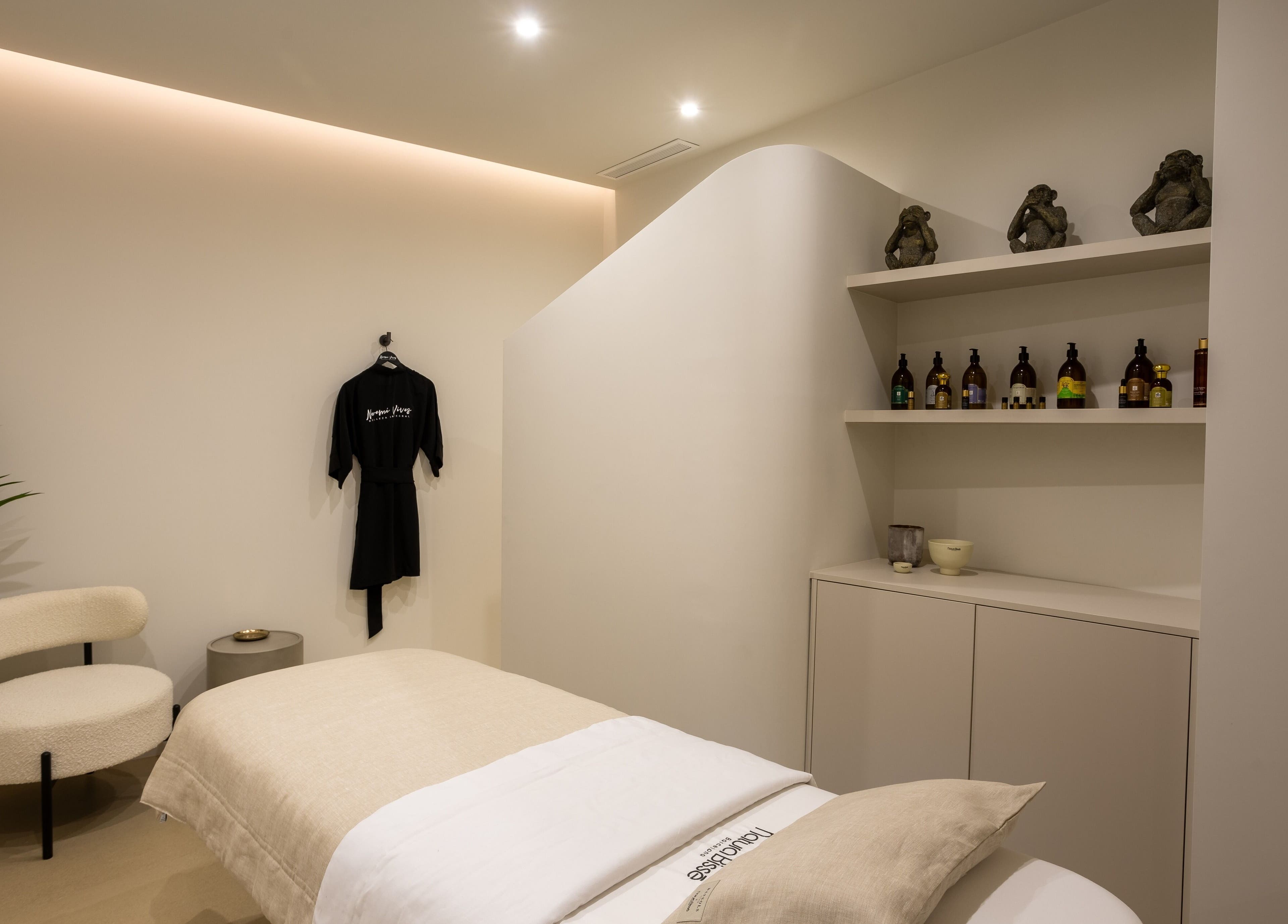 Sala de tratamiento en Noemi Vives Belleza Integral, Elx, Comunidad Valenciana, ES. Estética y confort.