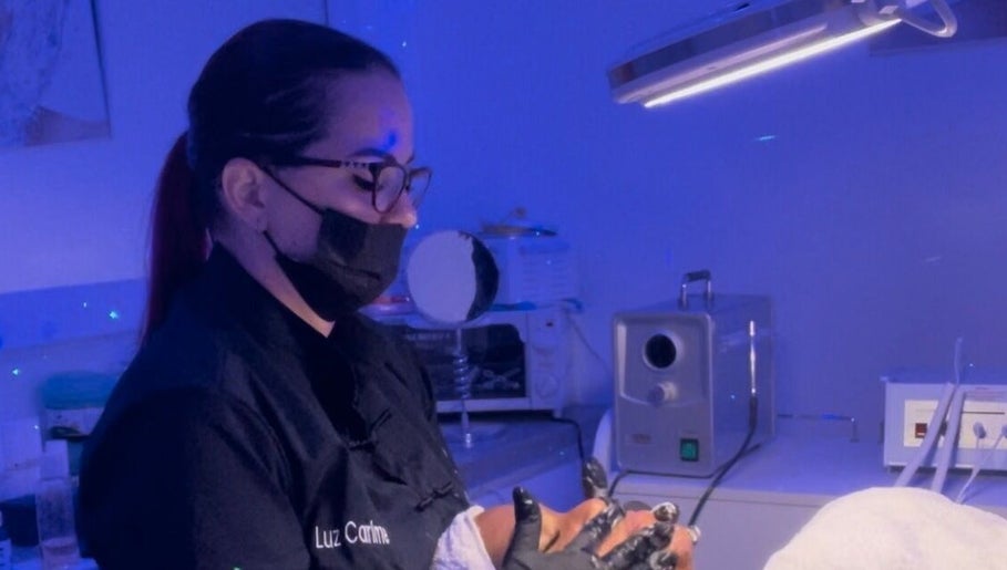 Tratamiento facial en Skin Perfect Curacao en Willemstad, CW, con ambiente relajante y tecnología avanzada.