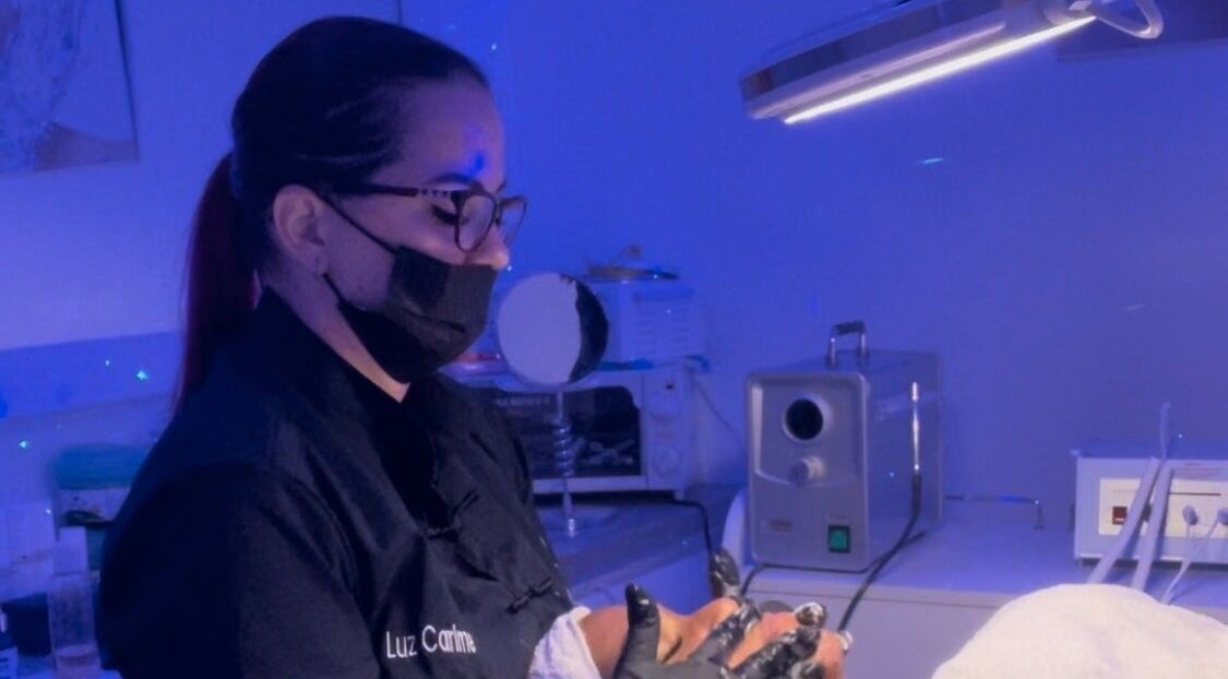 Tratamiento facial en Skin Perfect Curacao en Willemstad, CW, con ambiente relajante y tecnología avanzada.