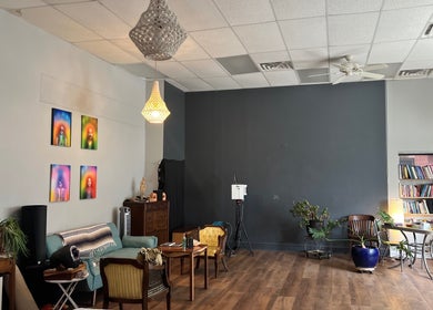 Relaxing lounge area at Beauty Culture Avondale in Chicago, Illinois, US with cozy seating and artistic decor.