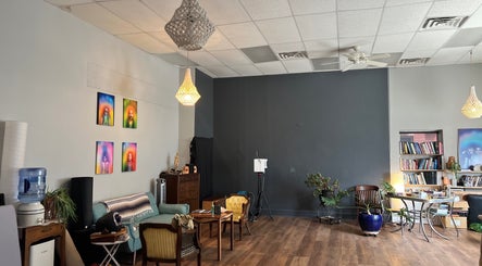 Relaxing lounge area at Beauty Culture Avondale in Chicago, Illinois, US with cozy seating and artistic decor.