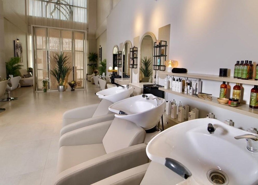 Le Impossible Salon - Al Khobar features modern wash stations in Al Khobar, Eastern Province, SA.