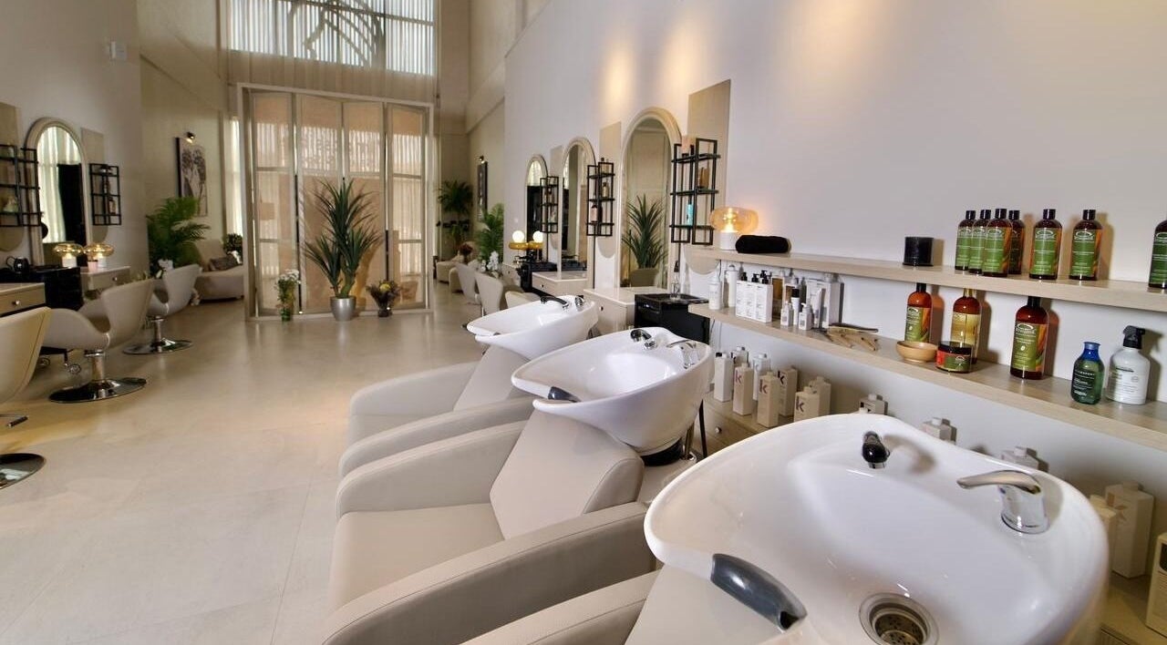 Le Impossible Salon - Al Khobar features modern wash stations in Al Khobar, Eastern Province, SA.