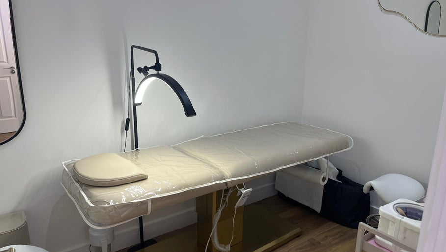 Relaxing treatment room at Nav’s Beauty, London, England, GB, with a comfortable massage table and warm lighting.