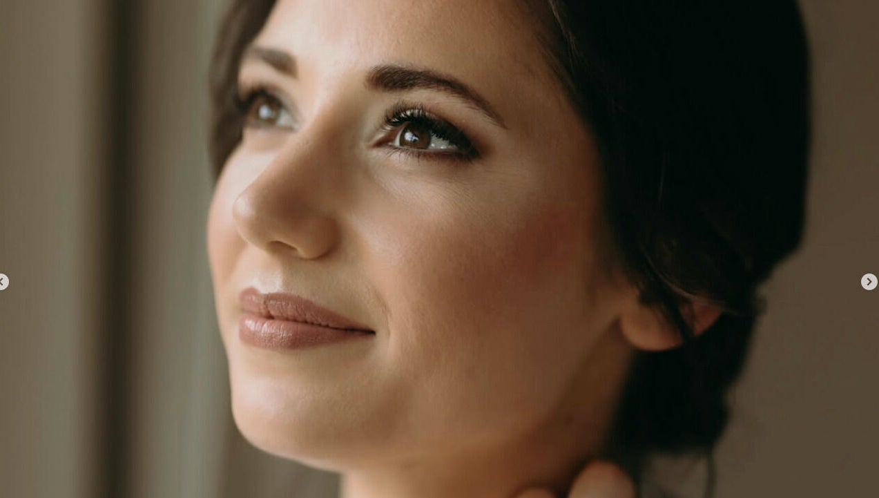 Woman with elegant makeup at Oulik Vroulik, Cape Town, Western Cape, ZA.