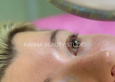 Φωτεινό πρόσωπο σε περιποίηση στο Karma Beauty Studio, Αθήνα, Αττικής, GR.