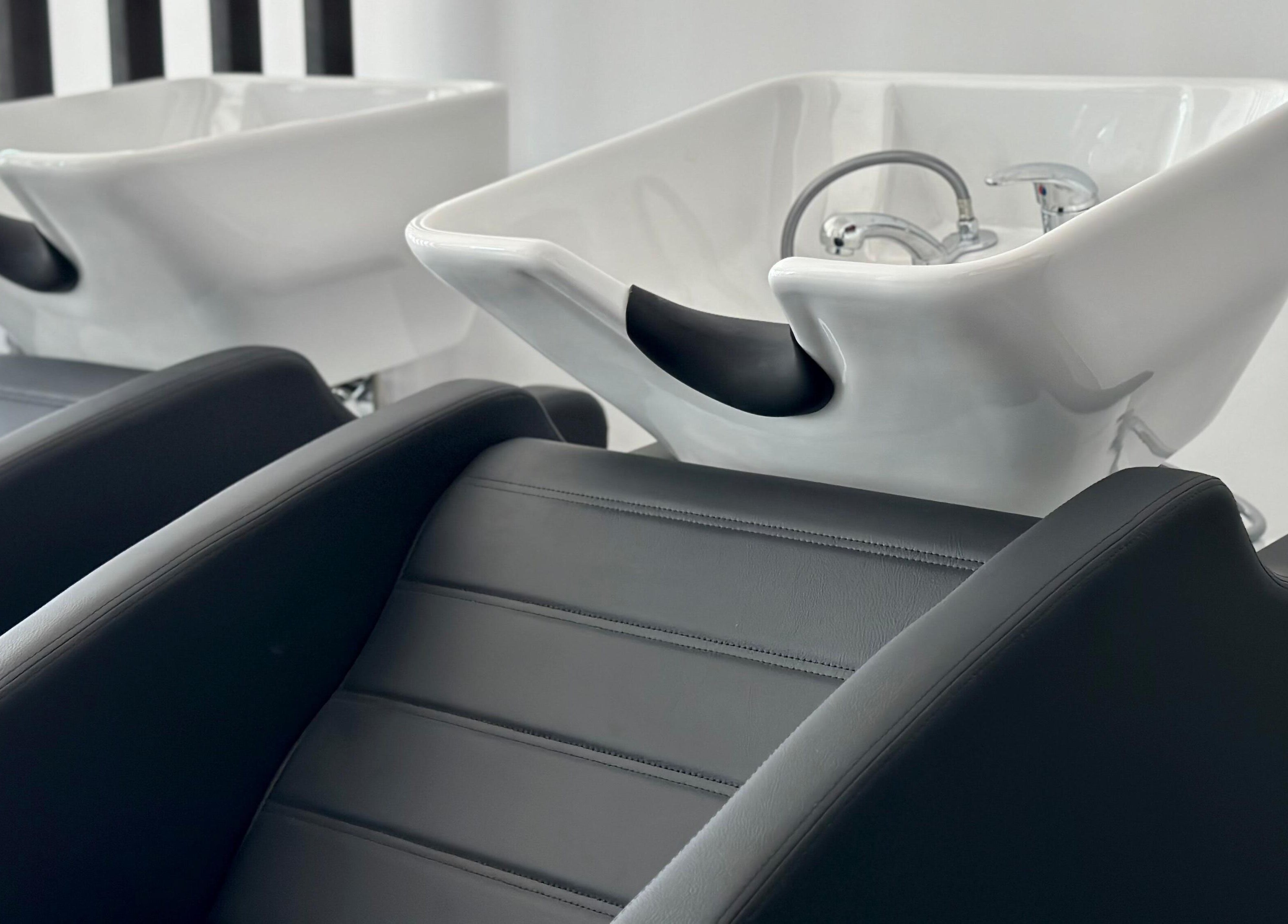 Modern wash station at Always On Show Hair Studio in Dubai, قرية جميرا الدائرية, AE