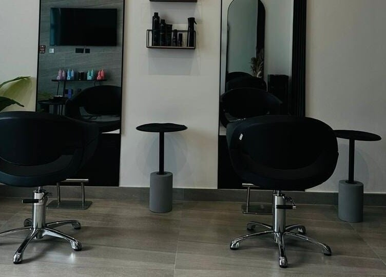 Stylish interior of Always On Show Hair Studio located in Dubai, قرية جميرا الدائرية, AE with sleek chairs and mirrors.